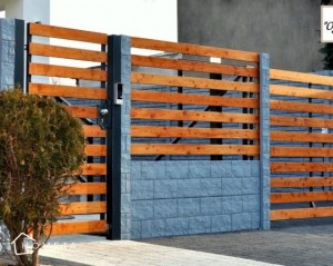 Drewniano - betonowe ogrodzenie