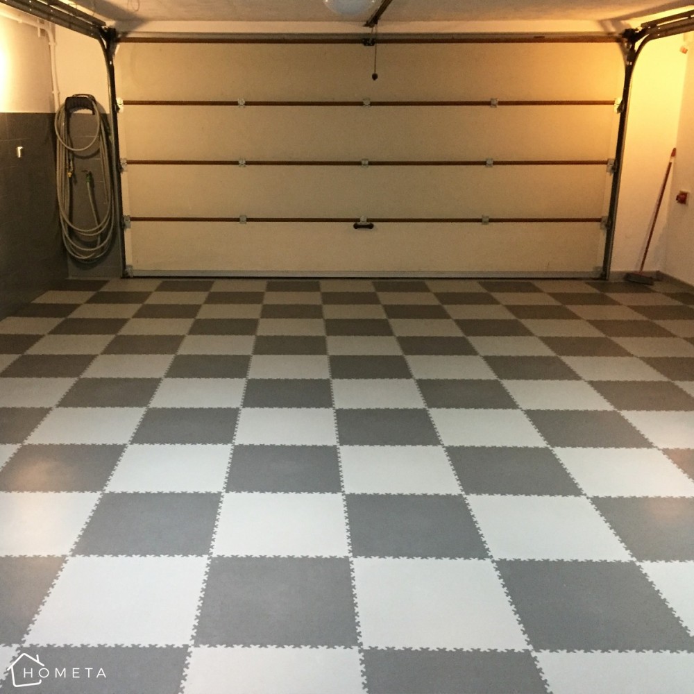 Płytki szachownica w garażu